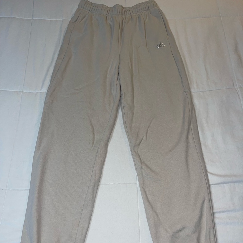 Alo Yoga Accolade Sweatpants in Ivory size small!